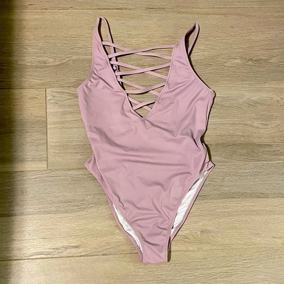 One piece bathing suit - Picture 1 of 3